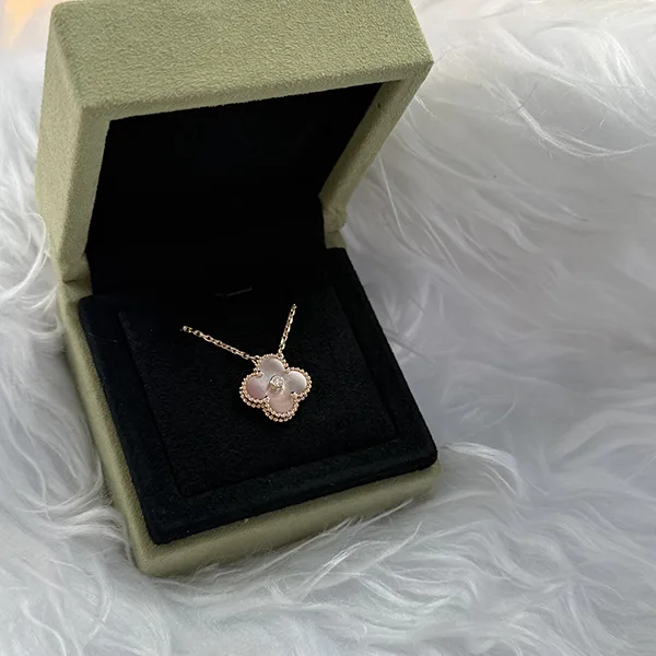 ヴァンクリーフ ホリデー 2025 限定 アルハンブラ ペンダント 希少 vs251003