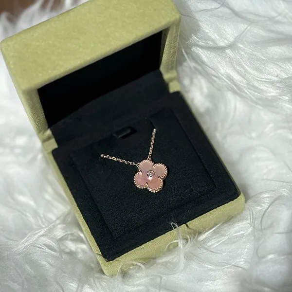 ヴァンクリーフ ホリデー 2025 限定 アルハンブラ ペンダント 希少 vs251003