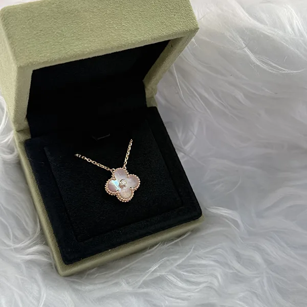 ヴァンクリーフ ホリデー 2025 限定 アルハンブラ ペンダント 希少 vs251003