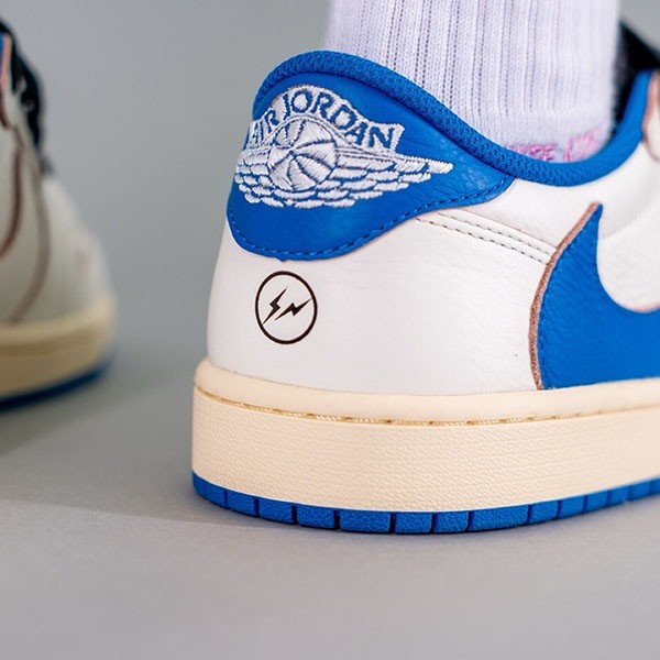 ナイキ×トラヴィススコット x FRAGMENT Air Jordan 1 Low OG SP DM7866-104