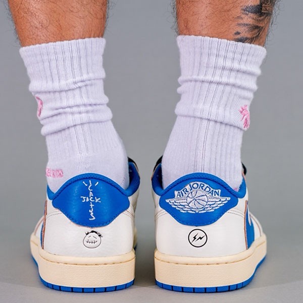 ナイキ×トラヴィススコット x FRAGMENT Air Jordan 1 Low OG SP DM7866-104