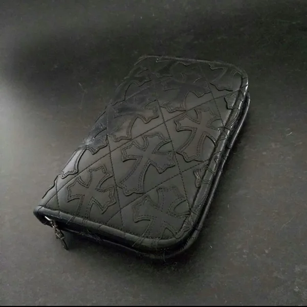 完売必至のカラークロムハーツ ジップ オーガナイザー 偽物 セメタリークロス パッチ キルティングウォレット 財布 ch251141