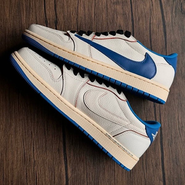 ナイキ×トラヴィススコット x FRAGMENT Air Jordan 1 Low OG SP DM7866-104