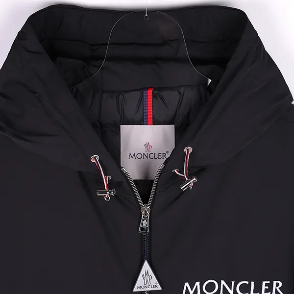 すぐ届モンクレール メンズ GRANEROショートダウンジャケット H20911B56900C030