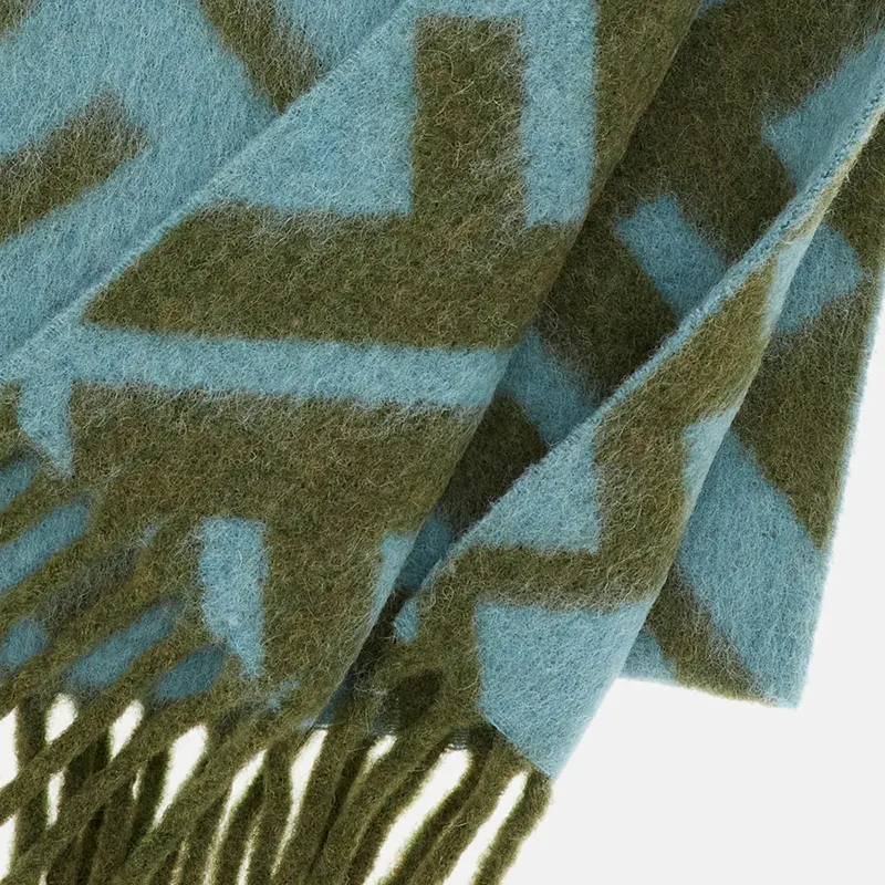 フェンディ オーバーサイズスカーフ マフラー 2色 fd21365