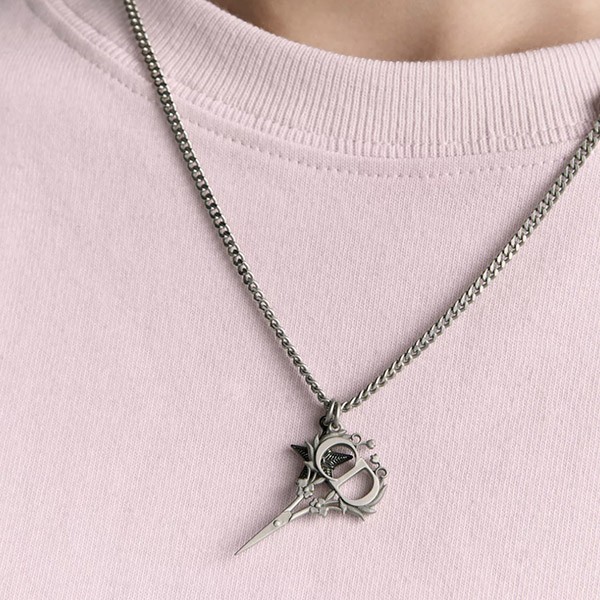 自然で上品なデザインディオール Black Star ペンダント ネックレス スーパーコピー N3413HOMMT